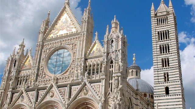 Guided visit to the spectacular duomo of Siena