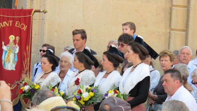 Arlesian women in traditional dress