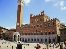 Piazza Il Campo in Siena during our Tuscany tour 