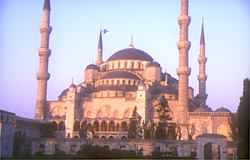 The grand beauty of Blue Mosque at dawn