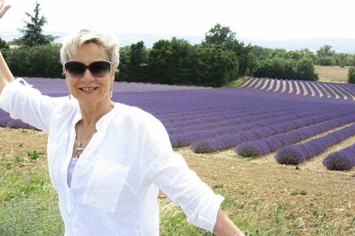 Robbi Zeck in a beautiful lavender field in Provence